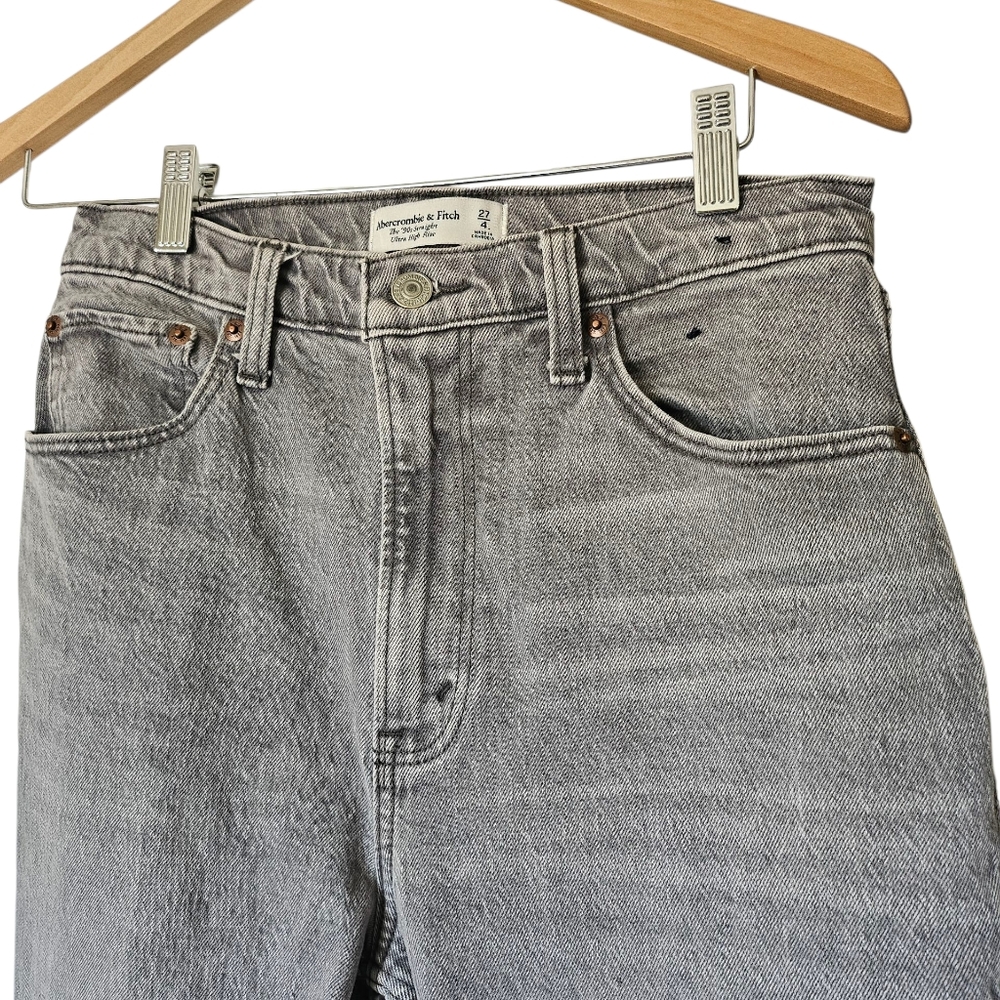 Abercrombie & Fitch Curve Love 90s Straight Ultra High Rise Jeans, Gray, 27/4 - Picture 5 of 10